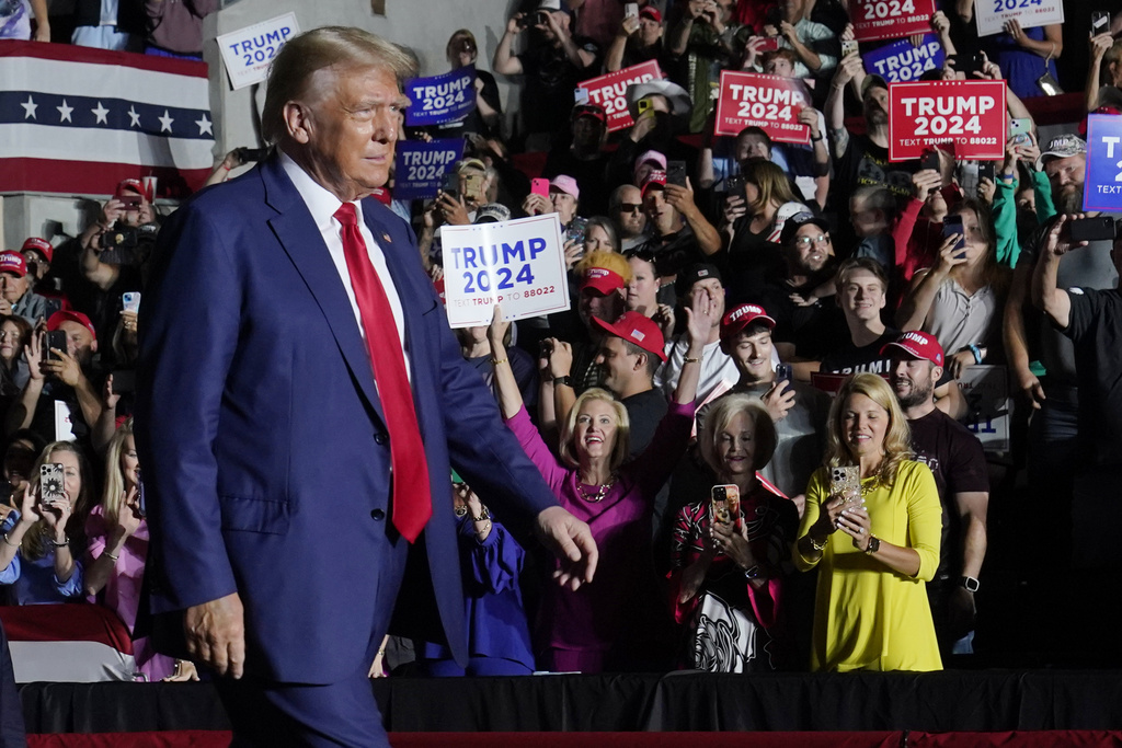 Facing legal peril, Trump calls on GOP to rally around him and focus on ...