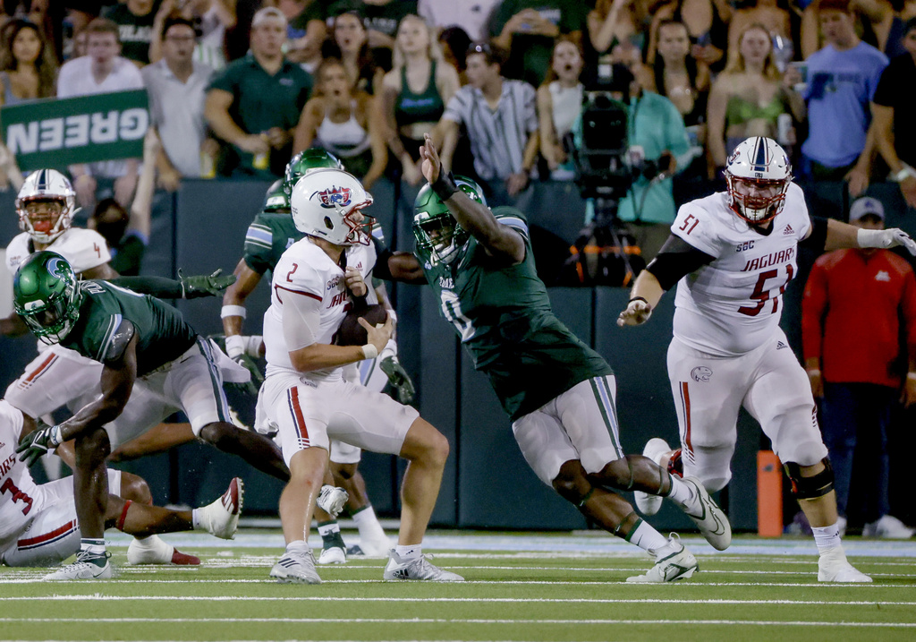 Michael Pratt near perfect in No. 24 Tulane's 37-17 victory over