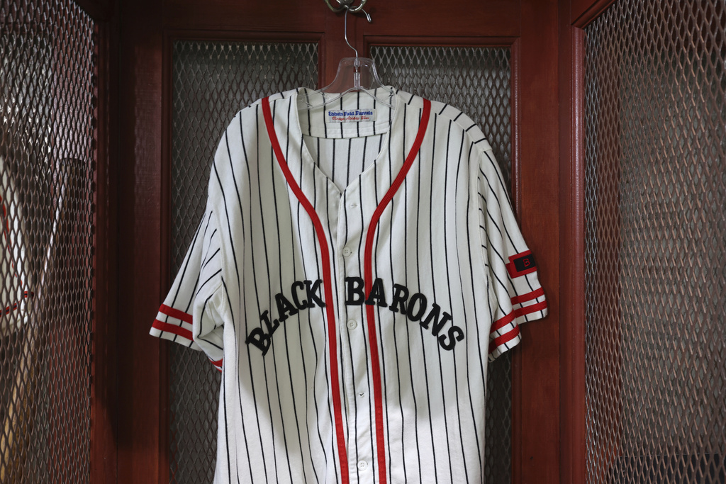 Rickwood Field MLB game honors Mays and Negro League players