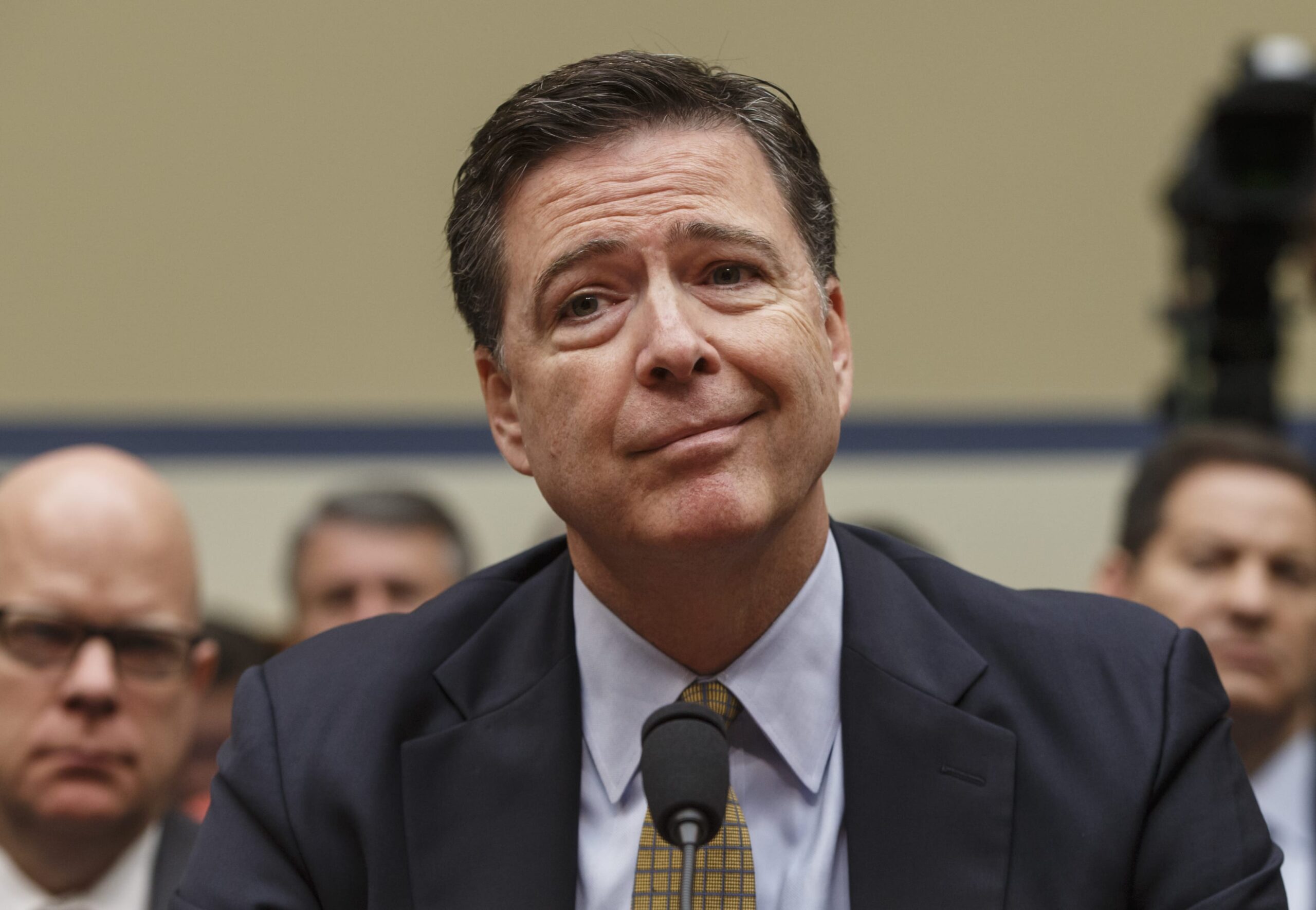 Trump Considers Yanking Security Clearances Of His Critics Alabama 