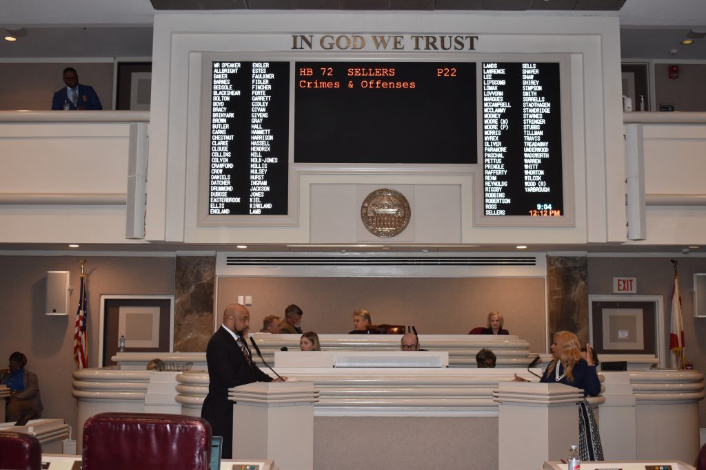 House passes bill to require the reporting of parents whose children smell of marijuana