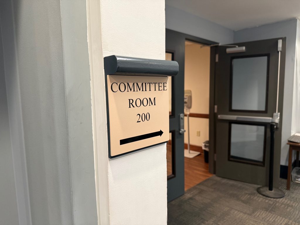 New: Photo shows Mooney with camera open in caucus meeting - Alabama ...