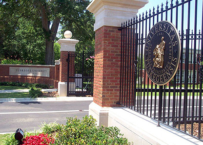 Tuskegee homecoming shooting leaves one dead, more injured - Alabama ...